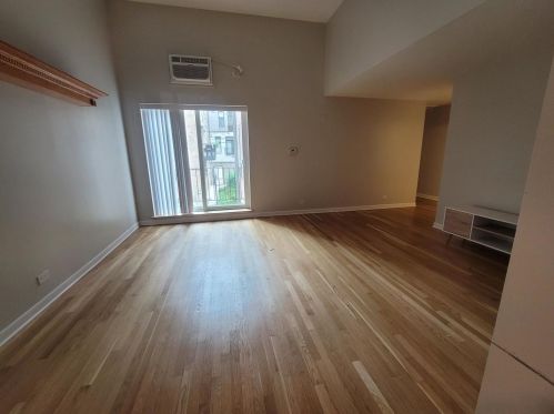 921 La Salle St, Chicago IL  exterior