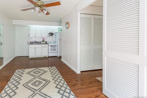 1459 Pele St, Honolulu HI 96813-2064 exterior