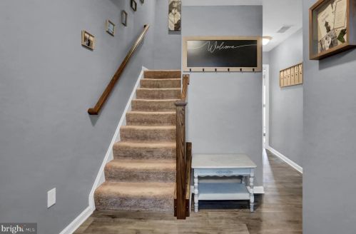 206 Overlook Dr, Hanover PA 17331-9136 exterior