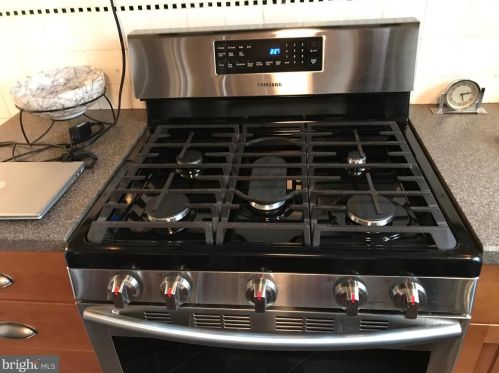 912 Catharine St, Philadelphia PA 19143-2624 exterior