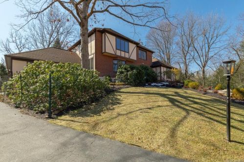 14 Kingwood Ln, Poughkeepsie, NY 12601-5451