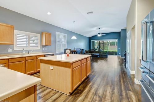 2121 Fairmont Ln, Naples FL 34120-4575 exterior