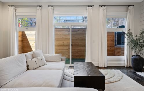 1733 Hoyne Ave, Chicago IL 60647-5541 exterior