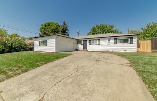 1151 School St, Folsom, CA 95630-3111