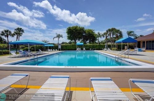 3 Mayfair Ln, Boynton Beach FL 33426-7717 exterior