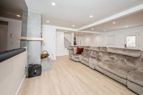 37 Walnut Hill Rd, Ridgefield CT  06877-2906 exterior