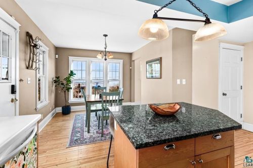 318 8th Ave, Duluth MN 55806-2206 exterior