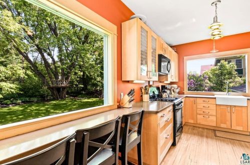 4211 Robinson St, Duluth MN 55804-2113 exterior