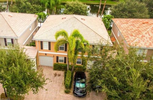 5533 Cove Cir, Naples, FL 34119-9530