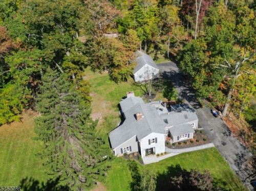 4 Valley View Rd, Chester, NJ 07930-2206