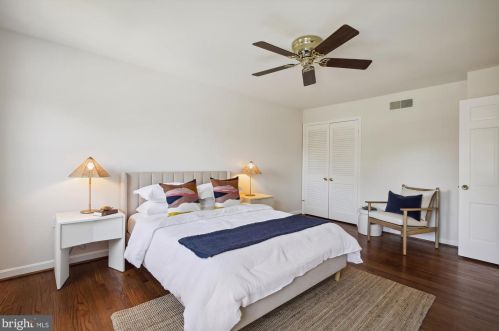 6340 Golf Crse Sq, Alexandria VA 22307-1225 exterior