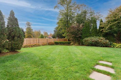 17 Dryden Way, Commack NY 11725-1927 exterior