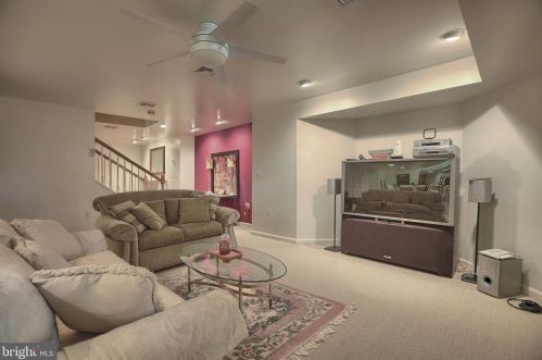 1014 Peggy Dr, Hummelstown PA 17036-9025 exterior