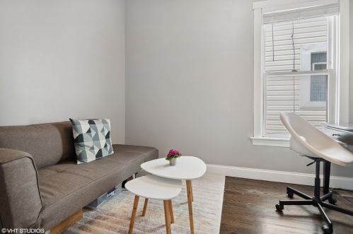 2853 Elston Ave, Chicago IL 60618-5843 exterior