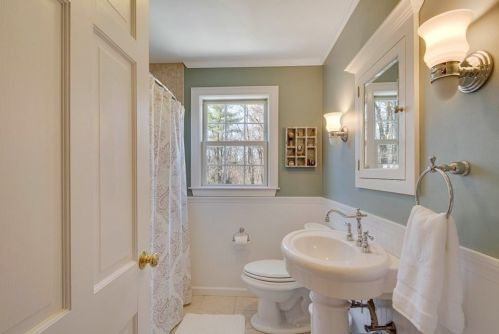 105 Hillside Rd, North Andover MA 01845-5316 exterior