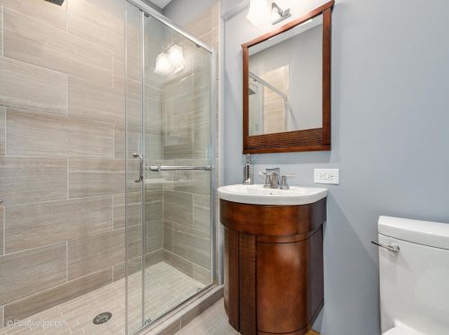 4831 Winnemac Ave, Chicago IL 60630-2432 exterior