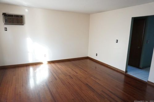 149 Maple St, Manchester CT 06040-6105 exterior