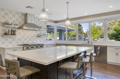 5828 3rd Ave, Phoenix AZ 85086-7201 exterior