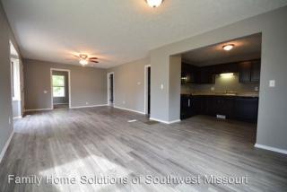 700 Ildereen St, Springfield MO  65807-1362 exterior