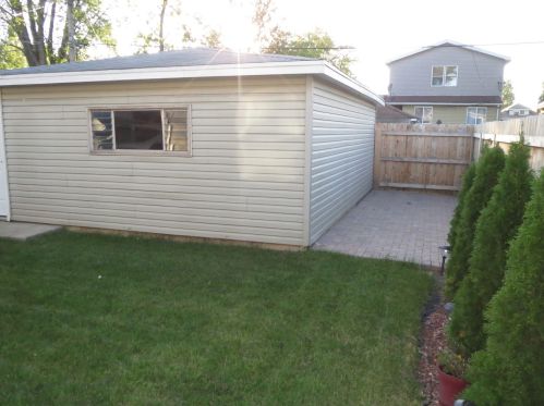 2032 10 Ave, Broadview IL 60153-1924 exterior