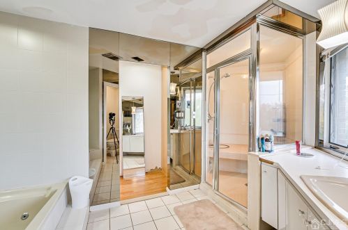 4 Fairhill Rd, Edison NJ 08817-2962 exterior