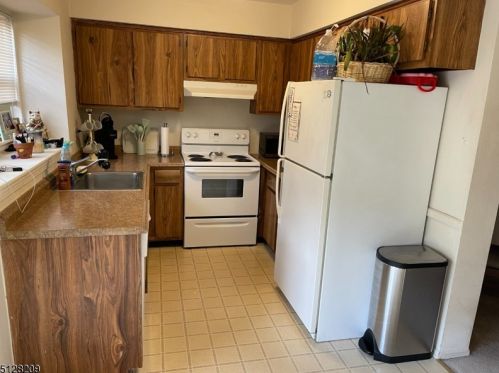 21 Great Horned Owl Ct, Hackettstown NJ  07840-3303 exterior