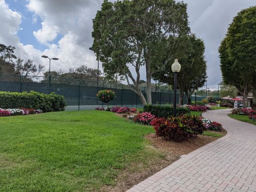 4611 Kittiwake Ct, Boynton Beach FL 33436-5228 exterior