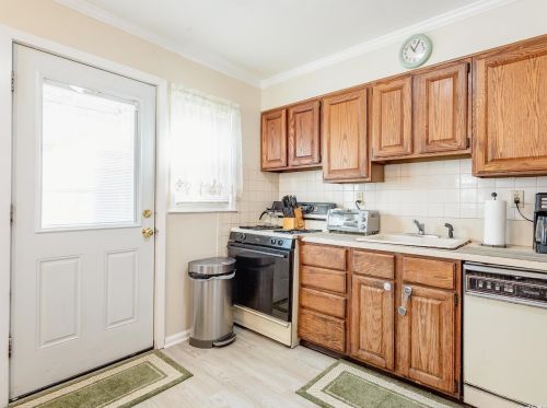 128 Casper St, Valley Stream NY 11580-3606 exterior