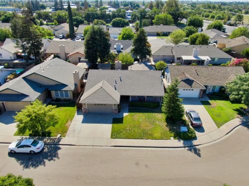 3927 Paula Ct, Turlock CA  95382-8507 exterior