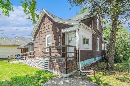 301 12 St, Mishawaka IN 46544-5409 exterior