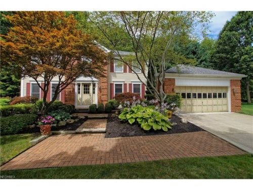 6212 Huntington Dr, Cleveland, OH 44139-3000