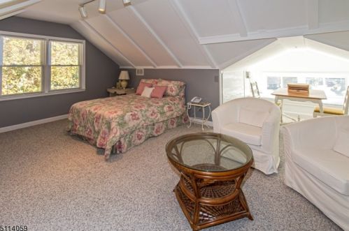 1490 Fox Trl, Mountainside NJ 07092-1301 exterior