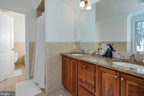 6 Alta Vista Dr, Princeton NJ 08540-7429 exterior