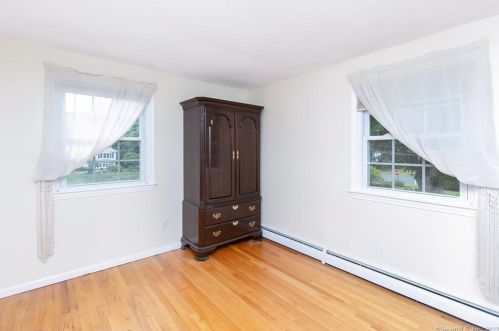 51 Pioneer Dr, Windsor CT exterior