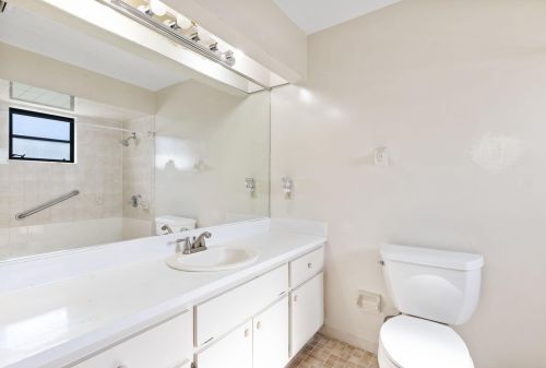 102 Whitmore Dr, Fort Pierce FL 34984-3738 exterior