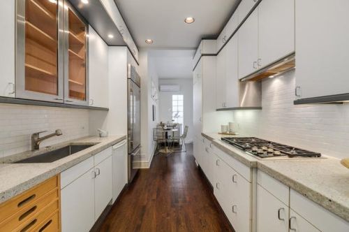 1949 Lincoln Ave, Chicago IL 60614-5404 exterior