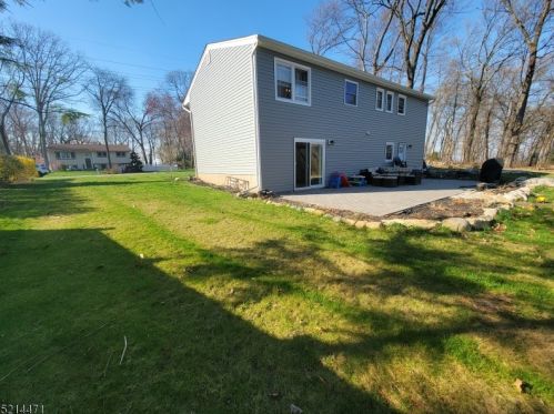 8 Carl Pl, Kinnelon, NJ 07405-2906