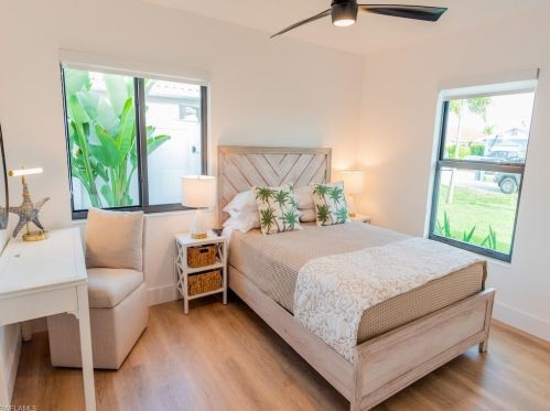 673 97 Ave, Naples FL 34108-2280 exterior