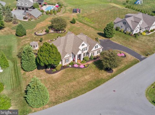 300 Country Mdw Dr, Lancaster PA 17602-1481 exterior