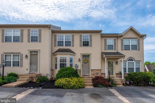 105 Knollwood Dr, Lancaster PA 17601-5613 exterior