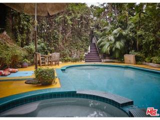 2550 Glendower Ave, Los Angeles CA  90027-1113 exterior