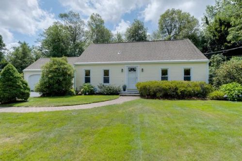 11 Dubiel Dr, Worcester, MA 01609-1113