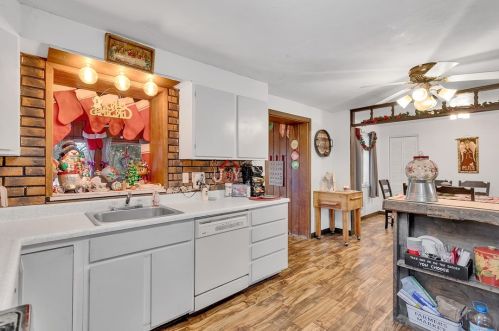 550 Dixie Dr, Pittsburgh PA 15235-4528 exterior