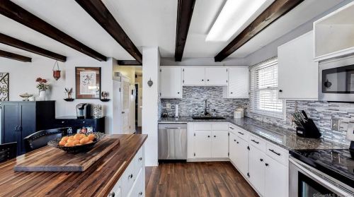 1 Mdw Rd, Enfield CT 06082-6003 exterior