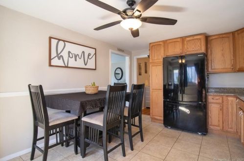 46 Roosevelt Blvd, Enfield CT 06082-2043 exterior