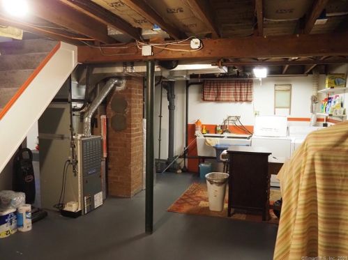 94 Hawthorne St, Manchester CT 06042-3021 exterior