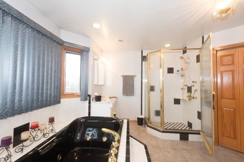 8236 Ainslie St, Chicago IL 60706-3067 exterior