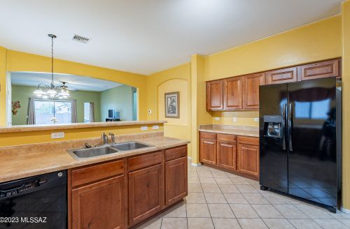 7675 Majestic Palm Ln, Tucson AZ 85756-6112 exterior