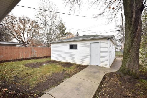 5712 93, Milwaukee WI 53227-1526 exterior