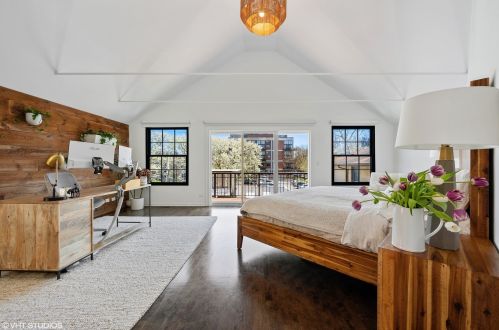 1733 Hoyne Ave, Chicago IL 60647-5541 exterior